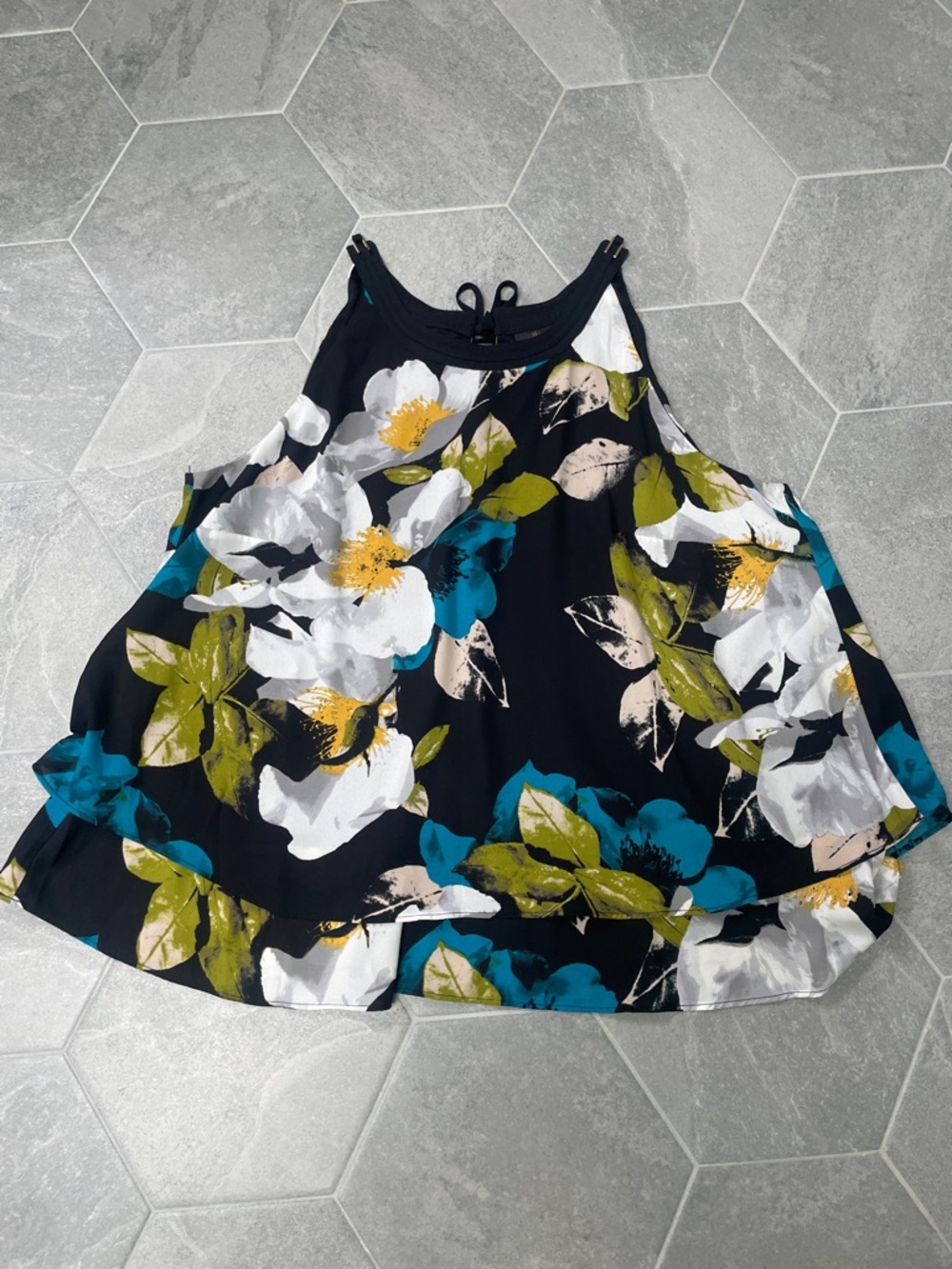 Worthington Floral Halter Top – Petite Large – Tiered Flowy Style